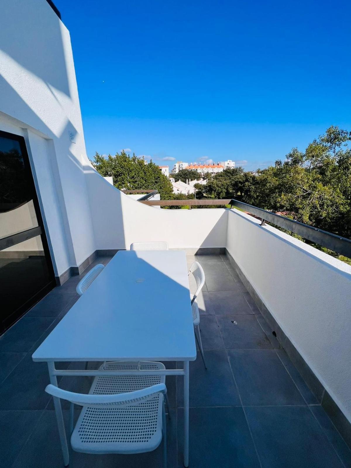 Big Studio Na Rua Da Oura, Apartamento